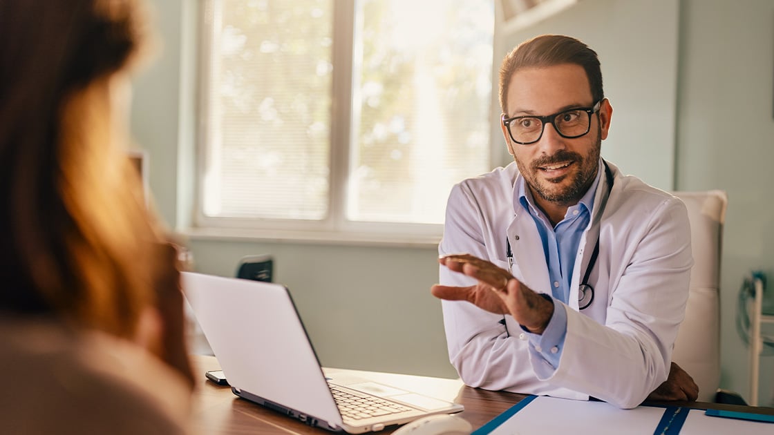 man_doctor_office_16-9_1120x630px