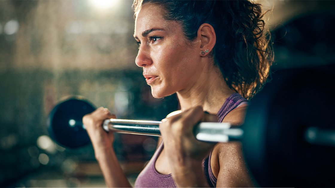 woman-bicep-curl-barbell-closeup-16-9-1120x630px