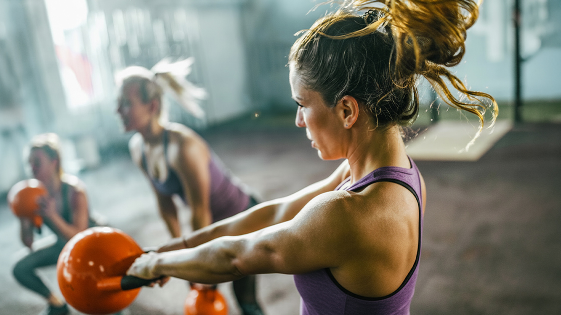 woman-swinging-kettlebell-16-9-1120x630px