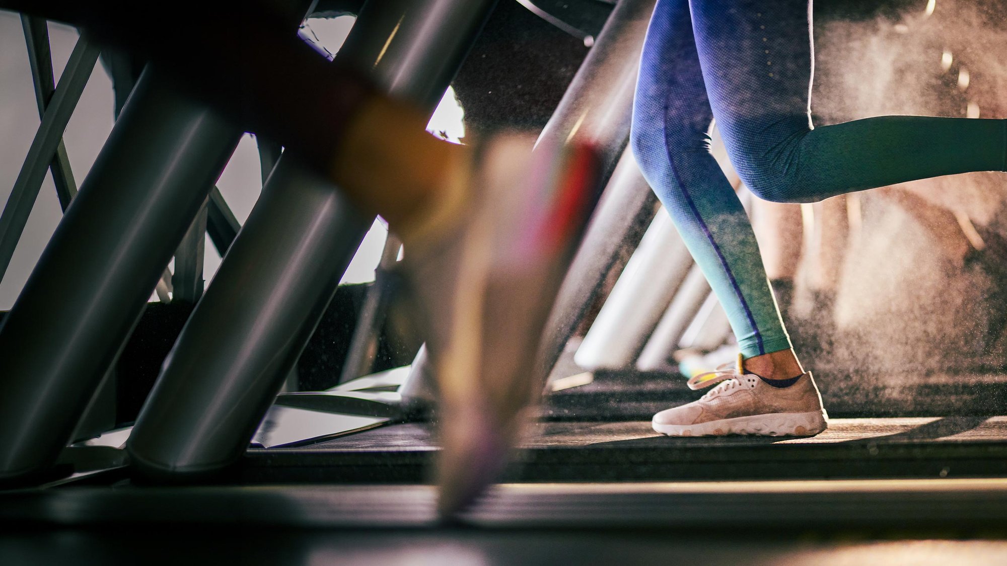 woman-running-threadmil-hero-16-9-2560x1440px