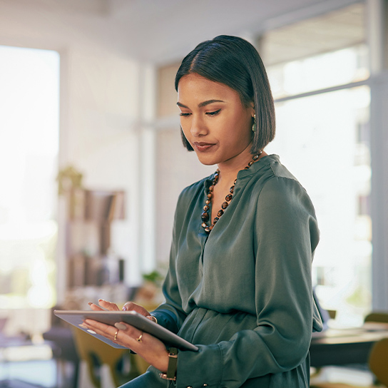woman-work-office-1-1-544x544px
